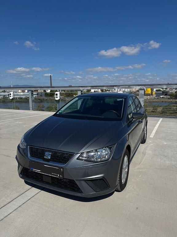 Grau Gebraucht 2017 Seat Ibiza Style Limousine | 9.000 € (Guter Preis) - Bild 1/4