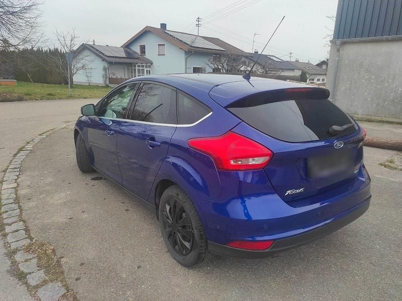 Używany Ford Focus 125 KM (91 kW) 2014 Niebieski Sedan/Limuzyna