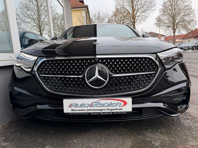 Gebraucht Mercedes E220 Advanced Plus 197 PS (144 kW) 2024 Schwarz Limousine