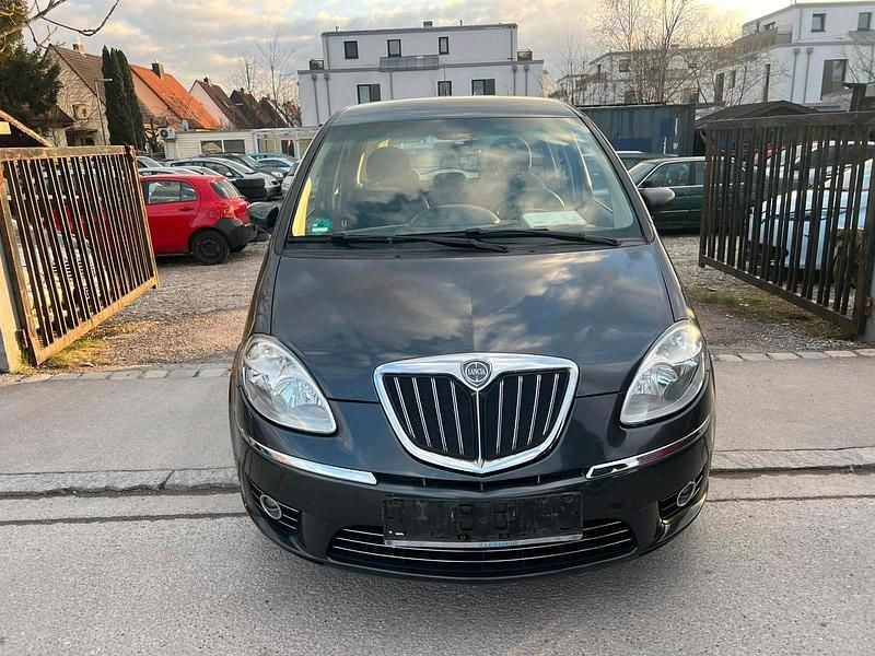 Gebraucht Lancia Musa 95 PS (69 kW) 2008 Grau Van / Kleinbus