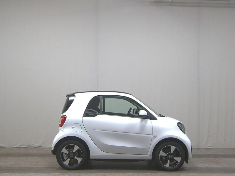 Gebraucht Smart ForTwo Electric Drive Passion 60 kW (82 PS) 2022 Weiss Kleinwagen