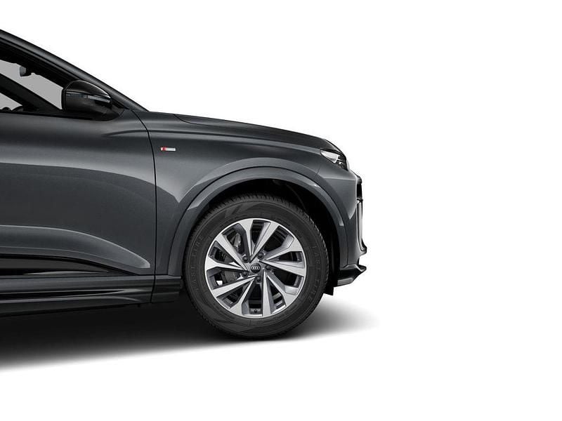 Gebraucht Audi Q6 e-tron Ambiente 285 kW (388 PS) 2025 Daytonagrau perleffekt (metallic) SUV