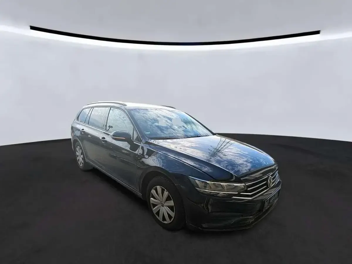 Gebraucht VW Passat Basis 122 PS (89 kW) 2021 Deep black Kombi