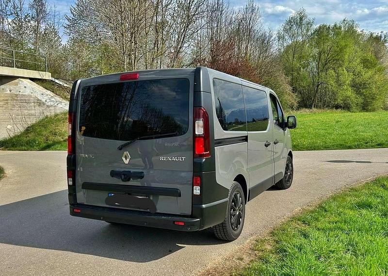 Gebraucht Renault Trafic Authentique 125 PS (91 kW) 2016 Grau Van / Kleinbus