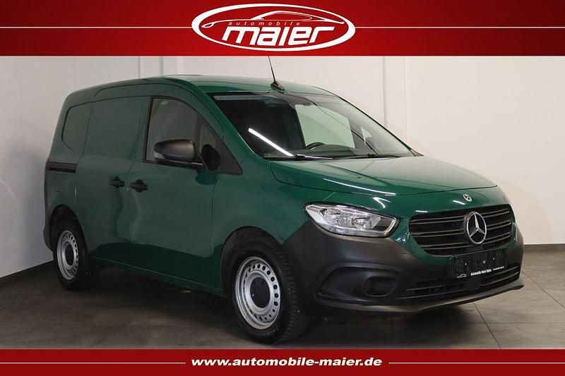 Grün Gebraucht 2023 Mercedes Citan 110 Van / Kleinbus | 16.900 € (Guter Preis) - Bild 1/4