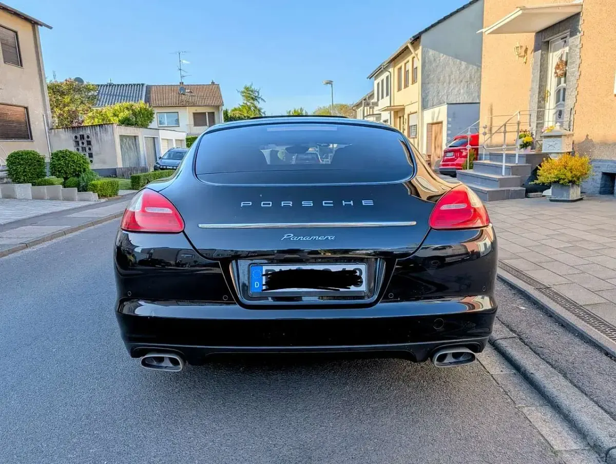 Gebraucht Porsche Panamera 250 PS (183 kW) 2012 Schwarz Kleinwagen