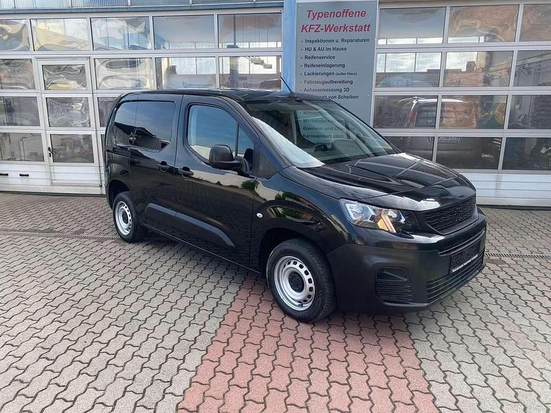 Gebraucht Peugeot Partner 102 PS (75 kW) 2022 Schwarz Van / Kleinbus