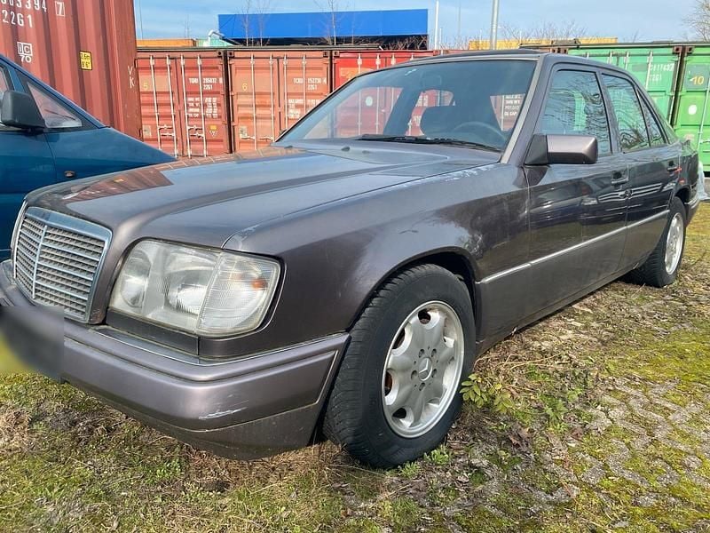 Gebraucht Mercedes E220 150 PS (110 kW) 1994 Limousine