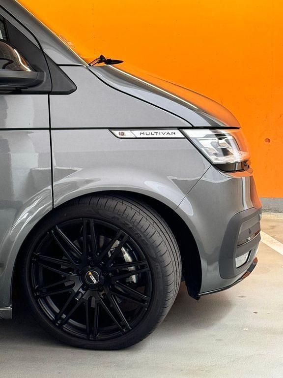 Gebraucht VW Multivan Sportline 204 PS (150 kW) 2021 Grau Van