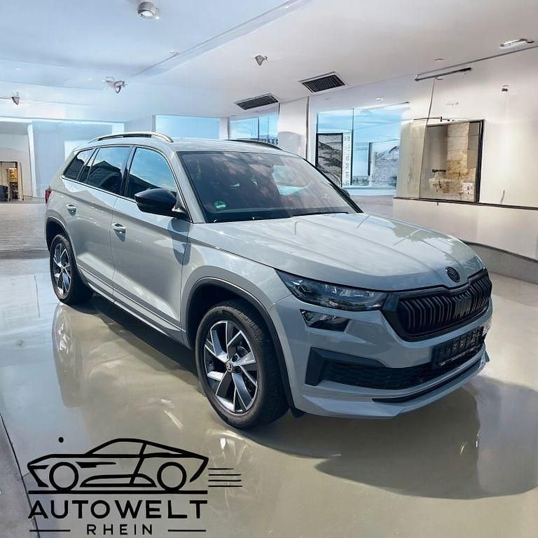 Grau Gebraucht 2022 Skoda Kodiaq SportLine SUV | 29.990 € (Teuer) - Bild 1/4