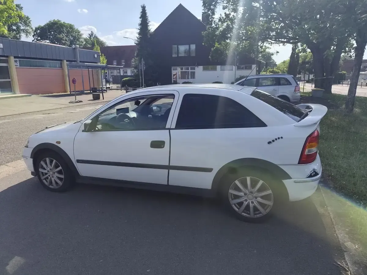 Gebraucht Opel Astra 136 PS (100 kW) 1998 Weiß Kleinwagen