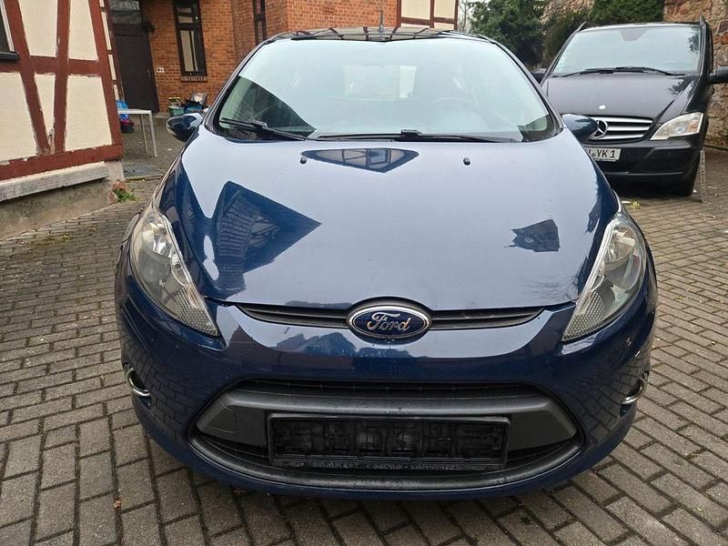 Gebraucht Ford Fiesta Trend 95 PS (69 kW) 2012 Blau Kleinwagen