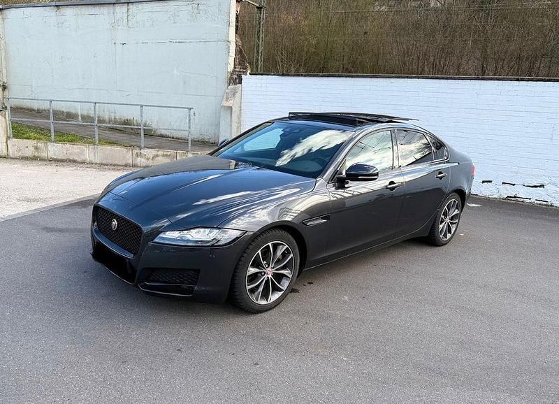 Grau Gebraucht 2016 Jaguar XF Prestige Limousine | 14.699 € (Fairer Preis) - Bild 1/4