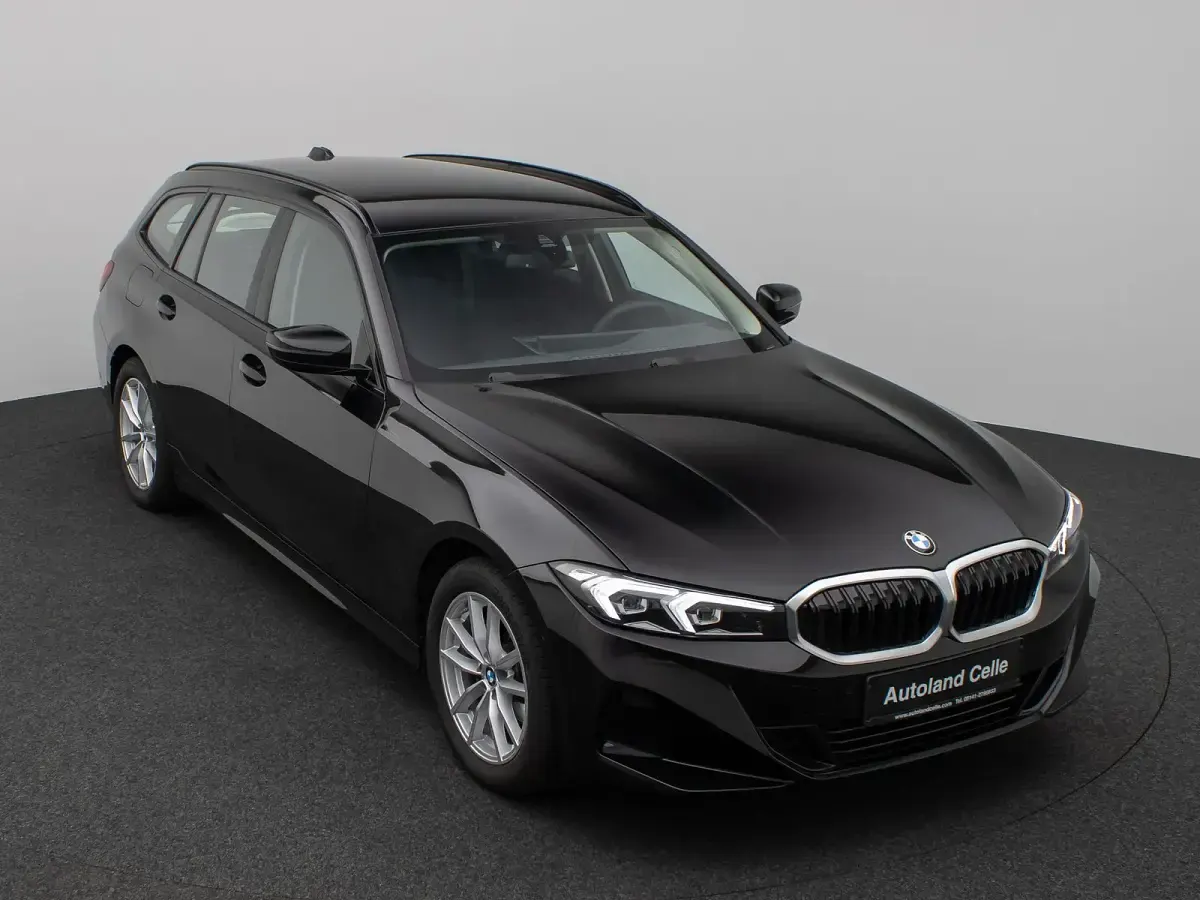 Gebraucht BMW 318 Shadowline 156 PS (114 kW) 2025 Schwarz Limousine