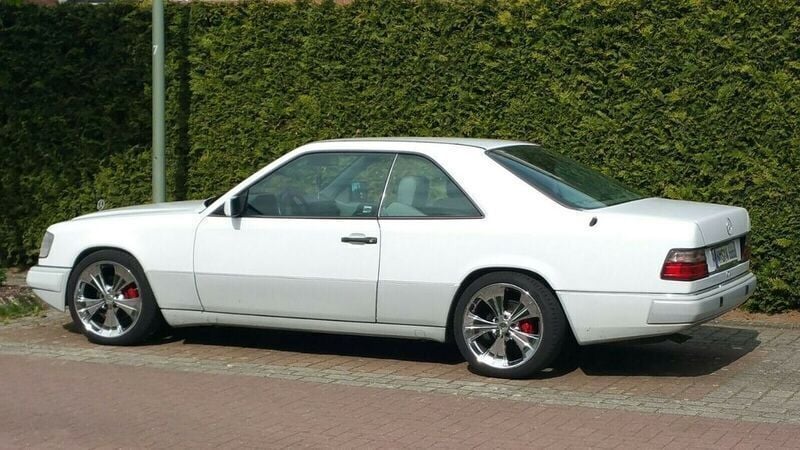 Gebraucht Mercedes 220 150 PS (110 kW) 1992 Weiß Coupé