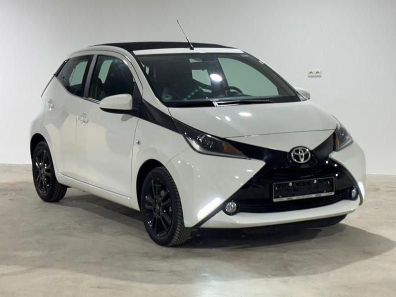 Gebraucht Toyota Aygo X-wave 69 PS (50 kW) 2016 Schneeweiß Kleinwagen