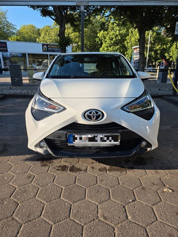 Weiß Gebraucht 2019 Toyota Aygo Team Kleinwagen | 7.450 € (Guter Preis) - Bild 1/4