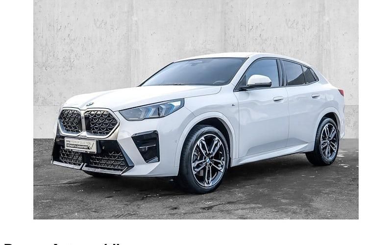Weiß Gebraucht 2024 BMW X2 Luxury Line SUV | 38.995 € (Teuer) - Bild 1/4