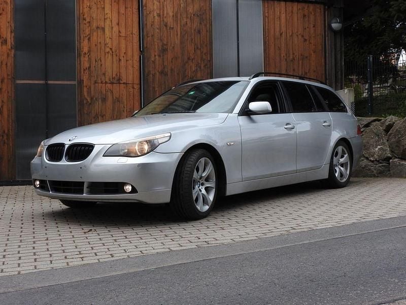 Second-hand BMW 545 333 CP (244 kW) 2004 Gri Break