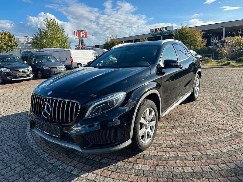 Schwarz Gebraucht 2015 Mercedes GLA220 AMG SUV | 17.600 € (Guter Preis) - Bild 1/4