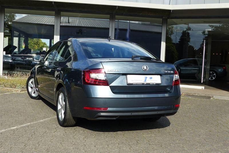Gebraucht Skoda Octavia Style 190 PS (139 kW) 2019 Quarzgrau metallic Limousine