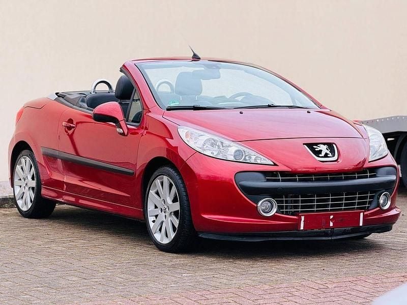 Rot Gebraucht 2007 Peugeot 207 CC Platinum Cabrio | 4.990 € (Fairer Preis) - Bild 1/4