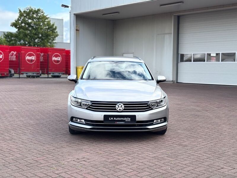 Silber Gebraucht 2015 VW Passat Comfortline Kombi | 15.990 € (Fairer Preis) - Bild 1/4