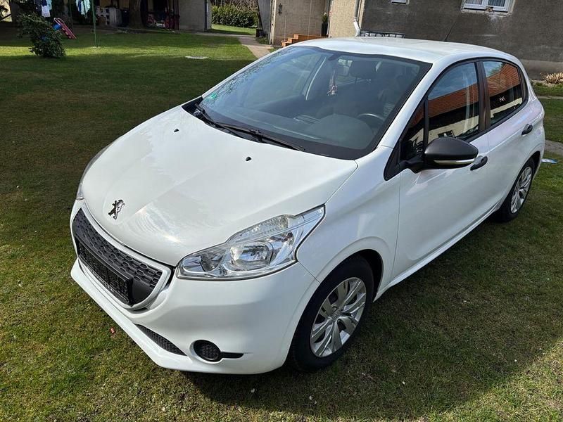 Gebraucht Peugeot 208 Access 68 PS (50 kW) 2014 Weiß Kleinwagen