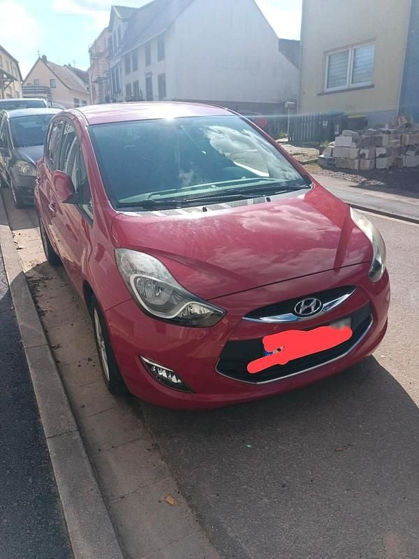 Gebraucht Hyundai ix20 90 PS (66 kW) 2014 Rot Kleinwagen