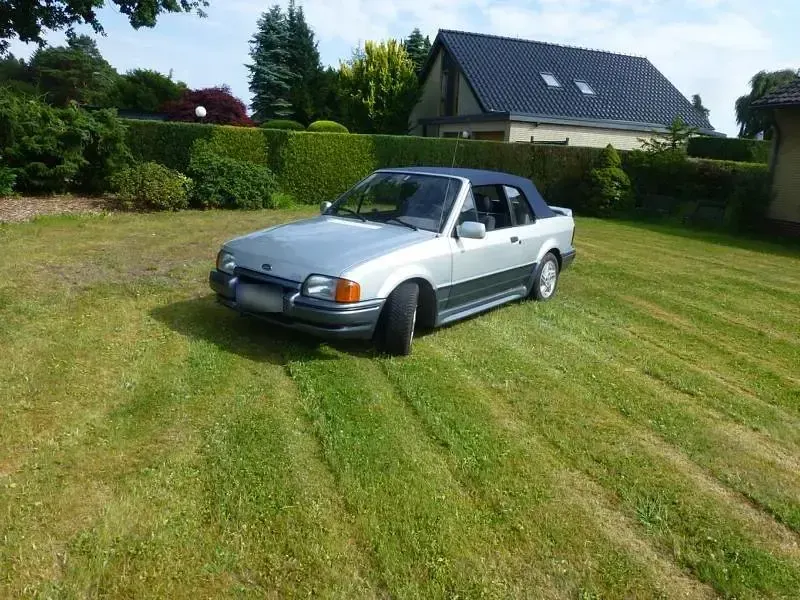 Gebraucht Ford Escort Cabriolet 90 PS (66 kW) 1988 Silber Cabrio