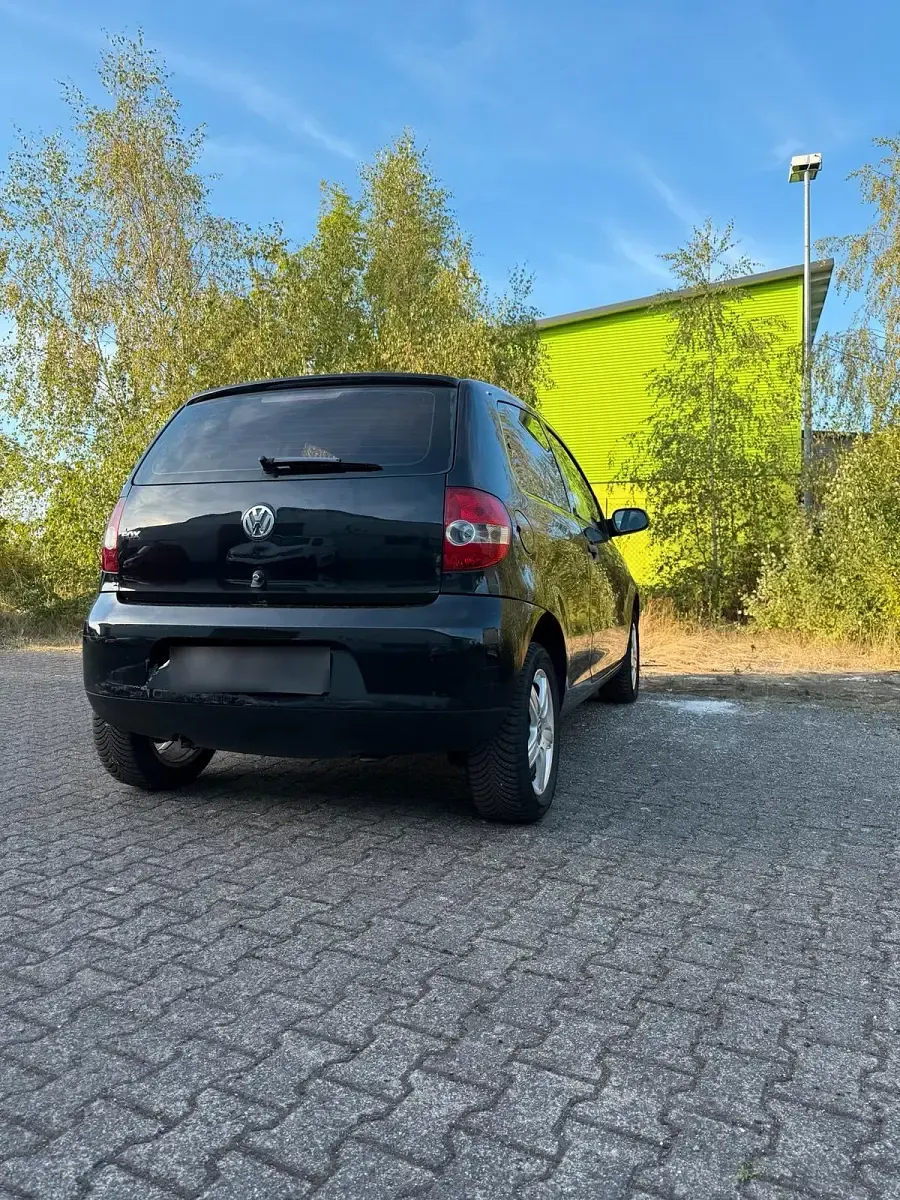 Gebraucht VW Fox 54 PS (39 kW) 2005 Schwarz Kleinwagen
