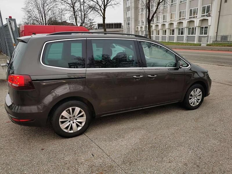 Gebraucht VW Sharan Comfortline 150 PS (110 kW) 2018 Deep black perleffekt Van / Kleinbus