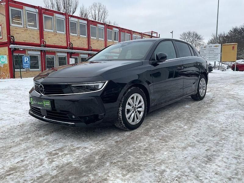 Gebraucht Opel Astra Elegance 131 PS (96 kW) 2022 Diamant schwarz/karbon schwarz (metallic) Limousine
