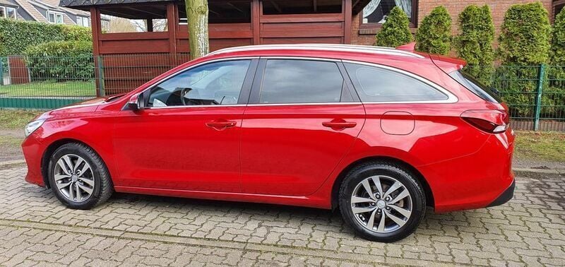 Rot Gebraucht 2020 Hyundai i30 Style Kombi | 17.480 € (Fairer Preis) - Bild 1/4