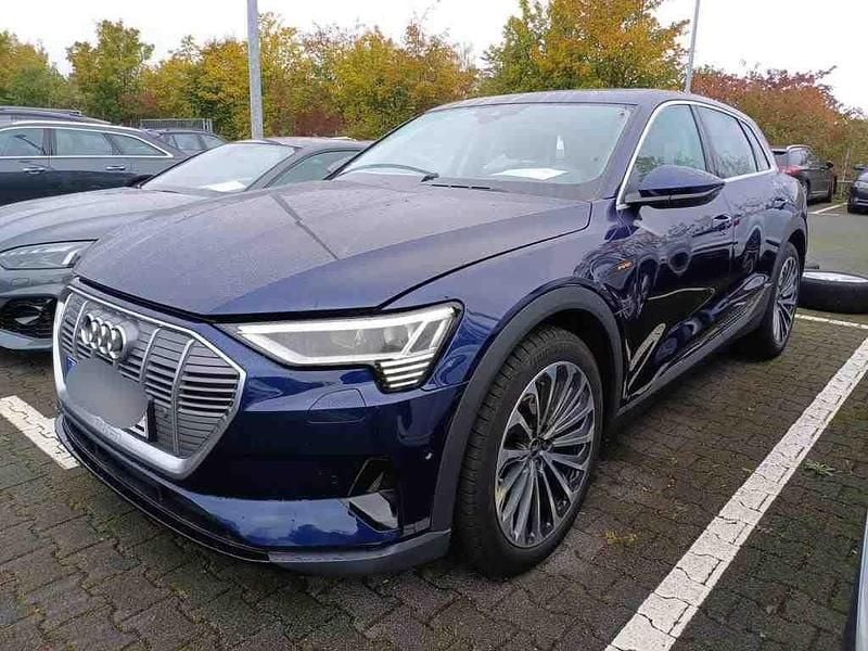 Blau Gebraucht 2022 Audi e-tron Ambiente SUV | 28.650 € (Guter Preis) - Bild 1/4