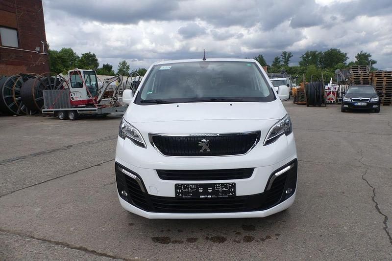 Gebraucht Peugeot Traveller 179 PS (131 kW) 2018 Weiß Van / Kleinbus