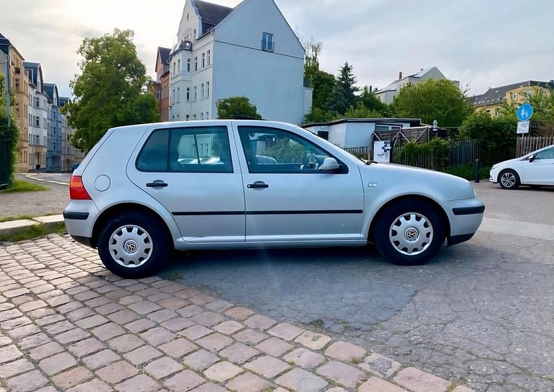 Gebraucht VW Golf IV 75 PS (55 kW) 2000 Grau Kleinwagen