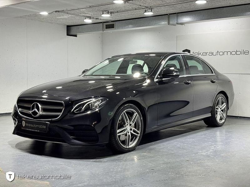 Obsidianschwarz lack Gebraucht 2016 Mercedes E200 AMG line Limousine | 21.990 € (Fairer Preis) - Bild 1/4