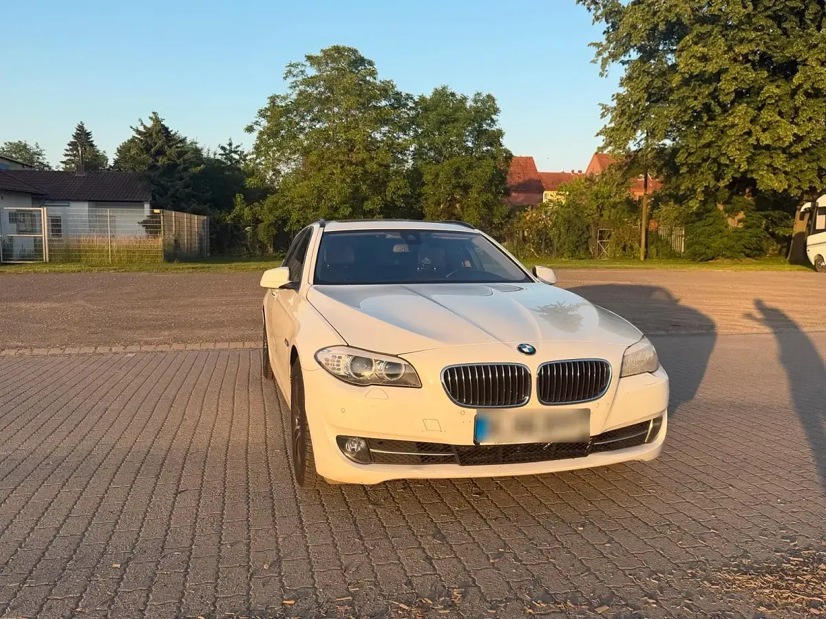 Gebraucht BMW 525 Comfort Edition 218 PS (160 kW) 2013 Weiß Kombi