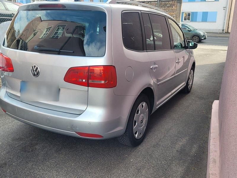 Gebraucht VW Touran Match 140 PS (102 kW) 2012 Silber Van / Kleinbus
