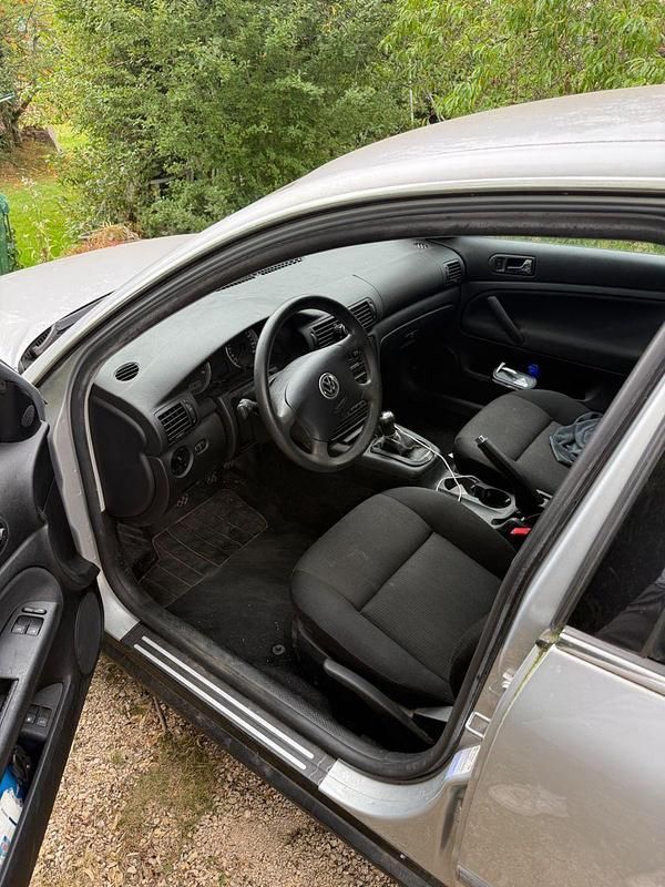 Silber Gebraucht 2002 VW Passat Basis Limousine | 1.200 € (Superpreis) - Bild 1/4