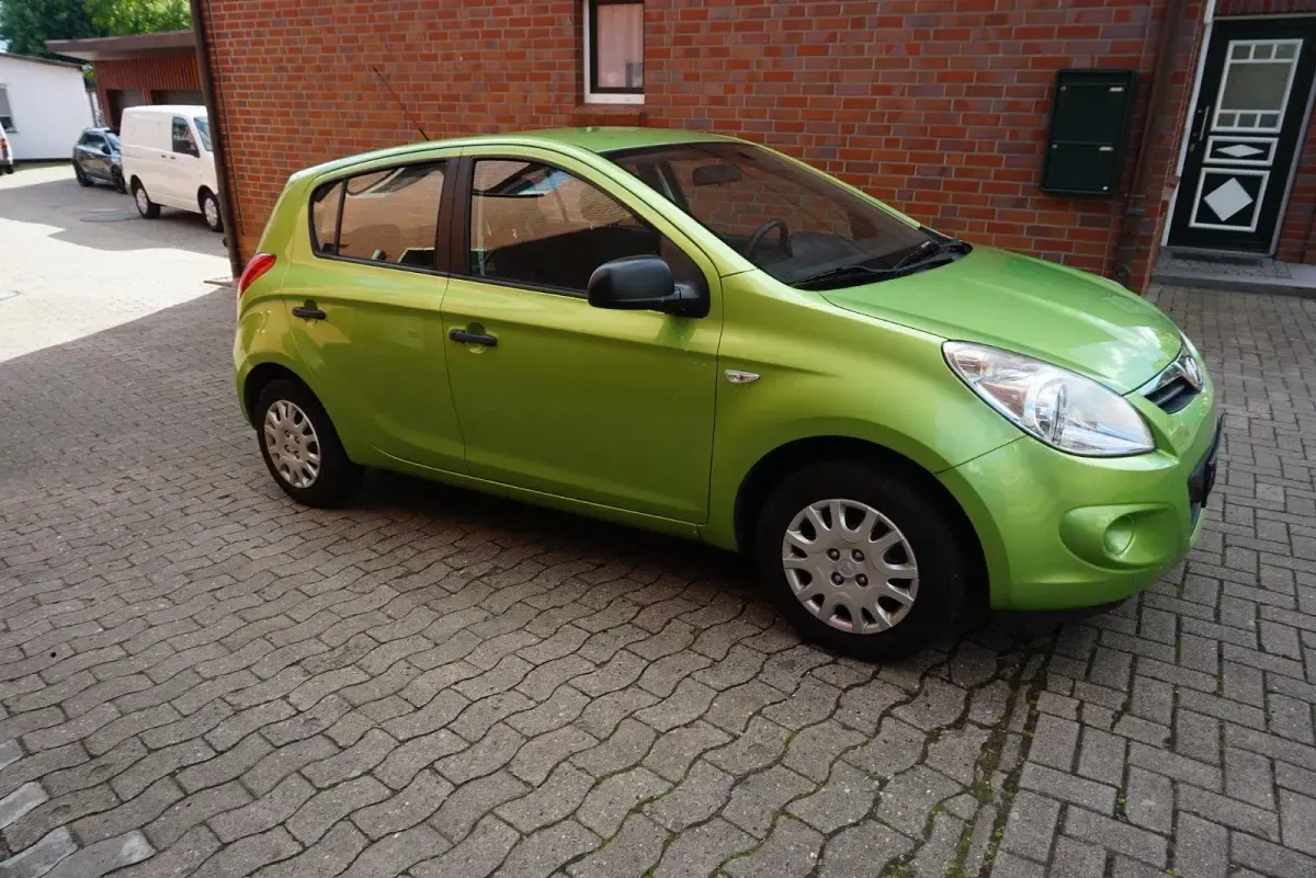 Gebraucht Hyundai i20 55 PS (40 kW) 2011 Grün Kleinwagen