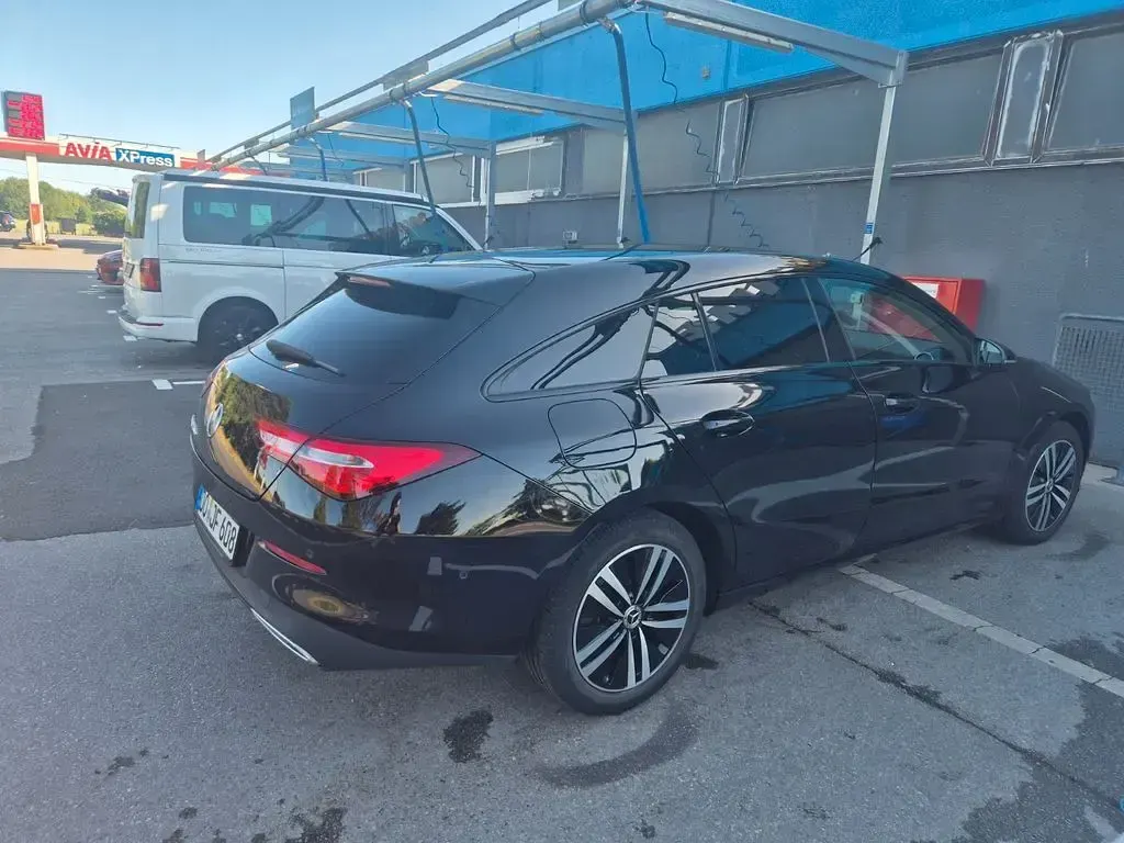 Gebraucht Mercedes E250 163 PS (119 kW) 2021 Schwarz Limousine