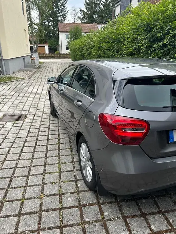 Gebraucht Mercedes A180 StreetStyle 122 PS (89 kW) 2015 Grau Kleinwagen