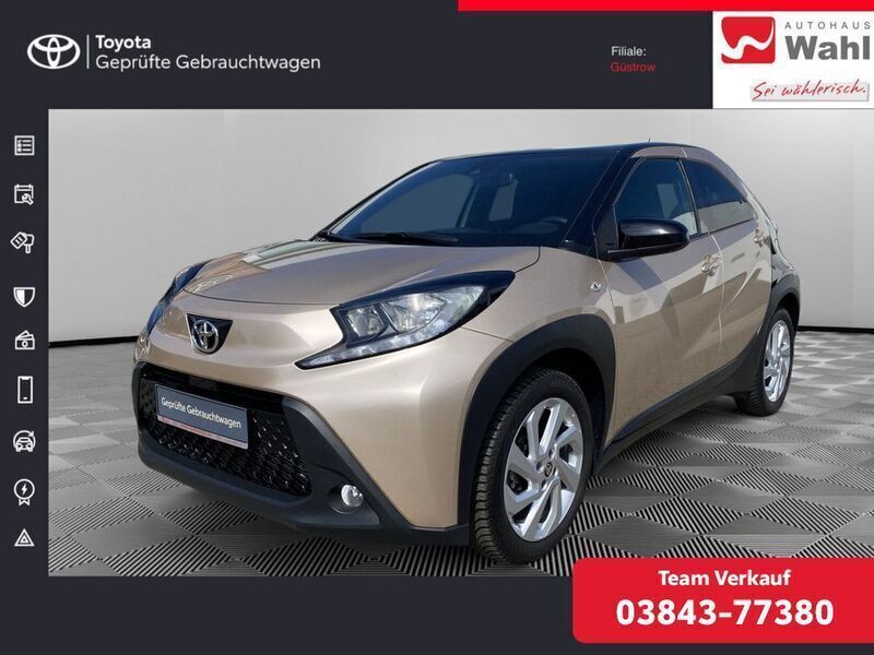 Beige Gebraucht 2022 Toyota Aygo Pulse Kleinwagen | 14.990 € (Teuer) - Bild 1/4