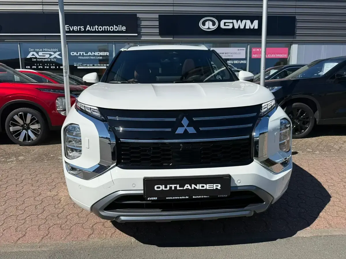 Neu Mitsubishi Outlander P-HEV Top 306 PS (225 kW) 2026 Andenweiß Limousine