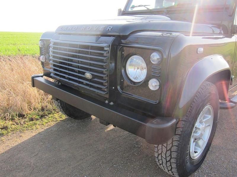 Gebraucht Land Rover Defender SE 122 PS (89 kW) 2013 Santorinischwarz SUV