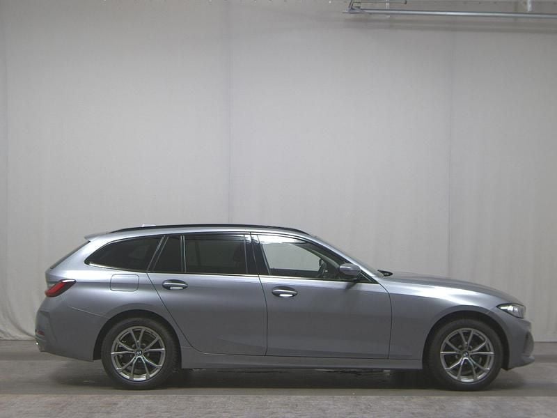 Grau Gebraucht 2023 BMW 320 Shadowline Kombi | 23.780 € (Superpreis) - Bild 1/4