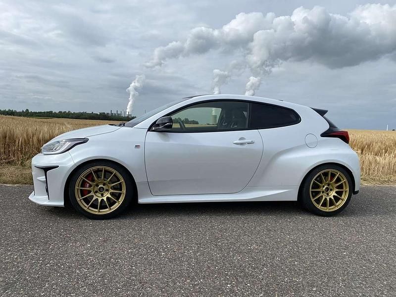 Weiß Gebraucht 2021 Toyota Yaris Kleinwagen | 40.000 € - Bild 1/2