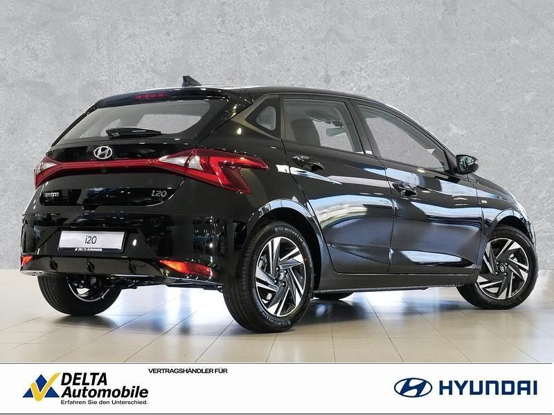 Schwarz Gebraucht 2024 Hyundai i20 Trend Kleinwagen | 15.959 € (Fairer Preis) - Bild 1/3